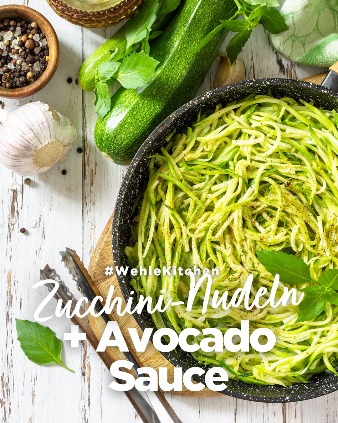 Low-Carb Zucchini-Nudeln mit cremiger Avocado-Sauce: Das perfekte Fitness-Rezept